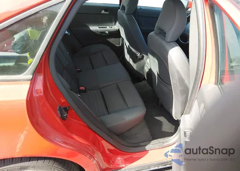 2007 Volvo S40 T5 z USA, uszkodzony, nr VIN YV1MS682X72274996